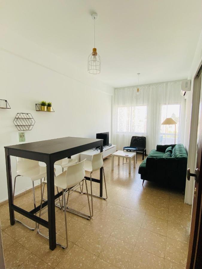 Simple One Bedroom Flat In Engomi Exterior foto